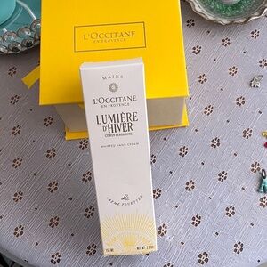 L'OCCITANE Lumière d'Hiver Whipped Hand Cream - White & Yellow